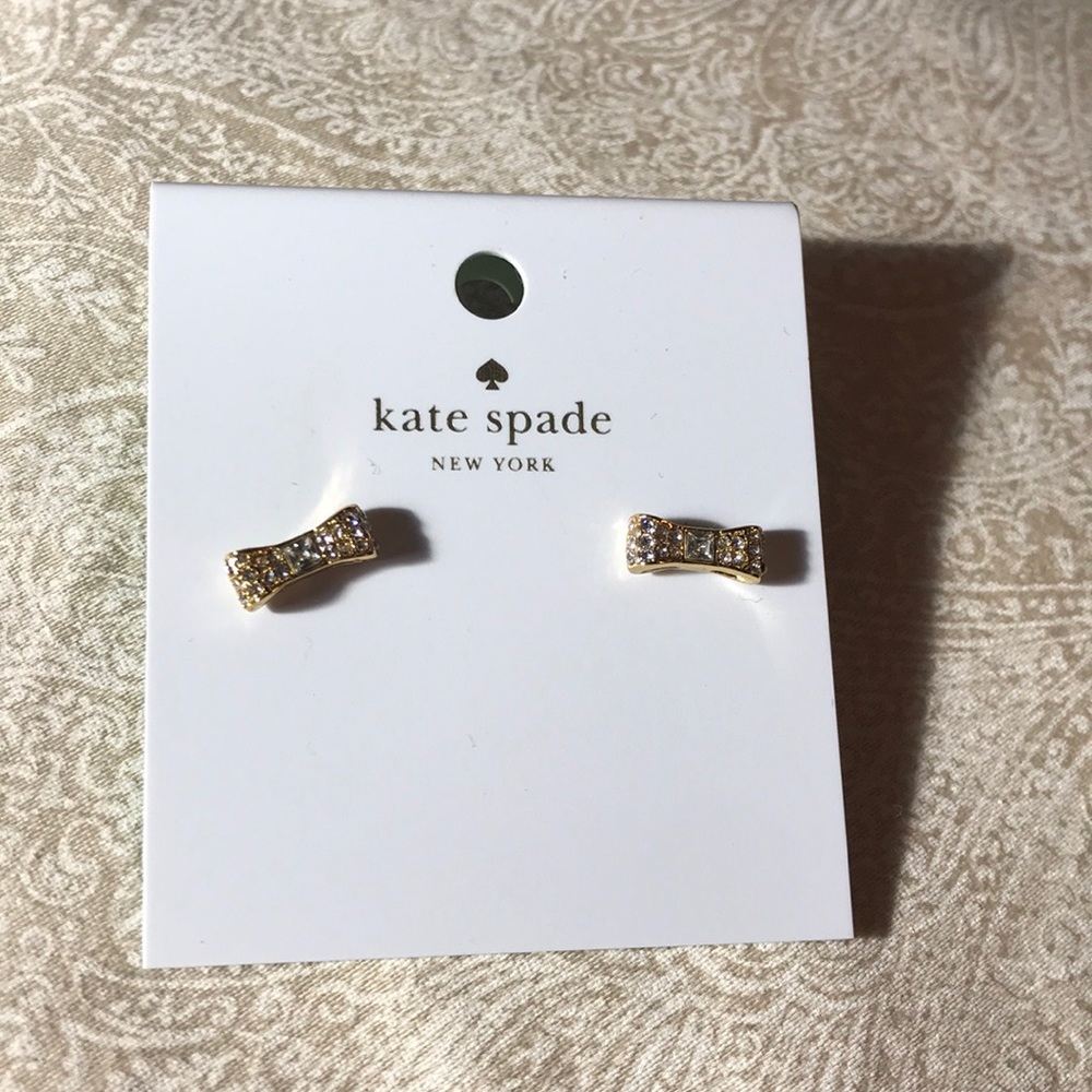 Kate spade earring.